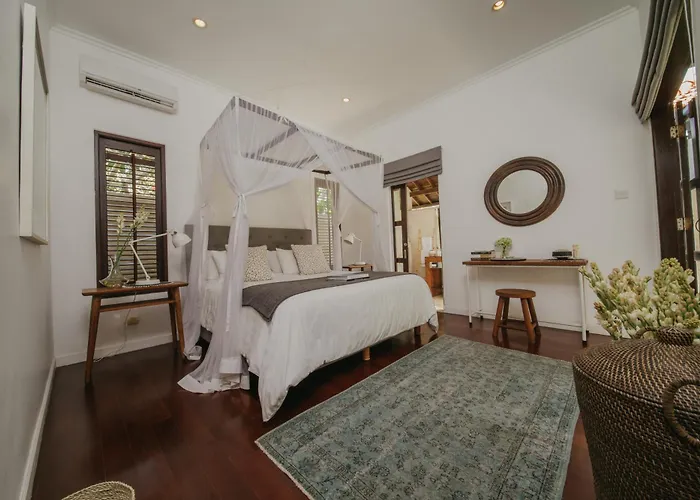 Villa Delapan