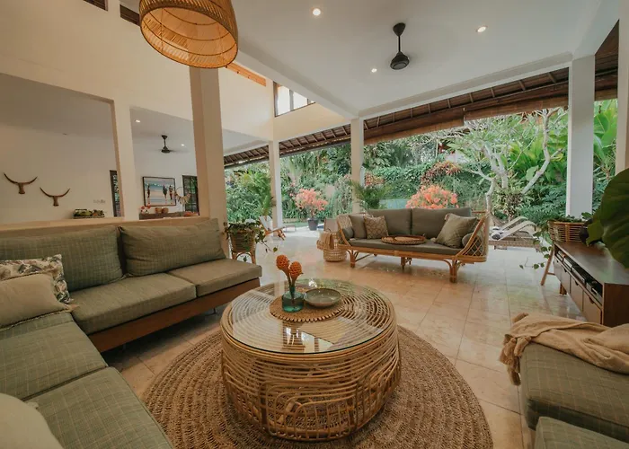 Villa Delapan