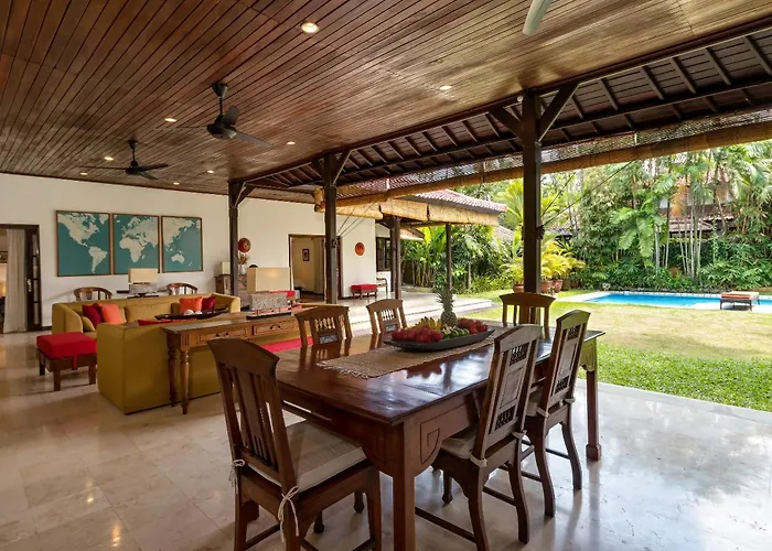 Villa Delapan